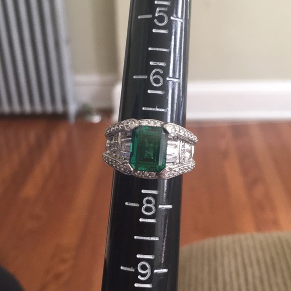 Simulated emerald stone sterling ring - Picture 6 of 7